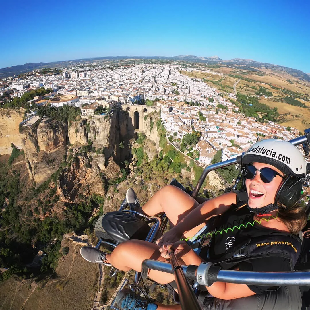 Selfie durante un vuelo en paramotor sobre Ronda, cerca de la Costa del Sol
