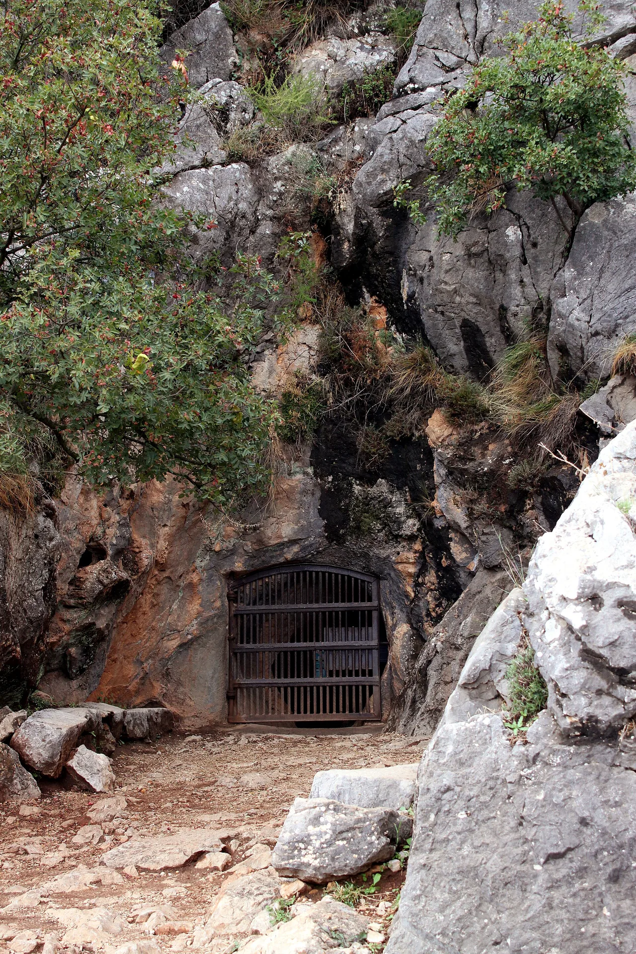 Entrada de la Cueva de la Pileta, en Benaoján